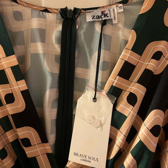 John Zack Plus plunge front skater dress in green chain print - Picture 2 of 5